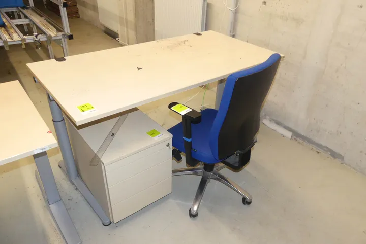 Schreibtisch mit Bürostuhl u. Rollcontainer Maße in cm ca.: 160 x 80